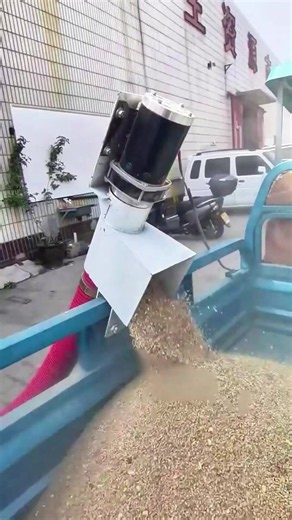 Máquina de recogida de granos con manguera, en pruebas de fábrica.Máquina de aspiración de granos, máquina de aspiración de granos con manguera, transportador de manguera, fábrica de transportadores, maquinaria de transporte, proveedor de transportadores.Madrid, Barcelona.#grainconveyor #conveyor #grain #hosehoist #hoseconveyor
