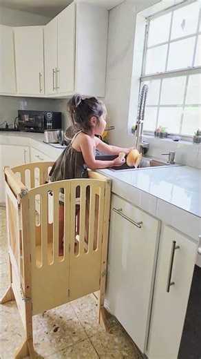 Guidecraft Contemporary Kitchen Helper - MontiPlanet