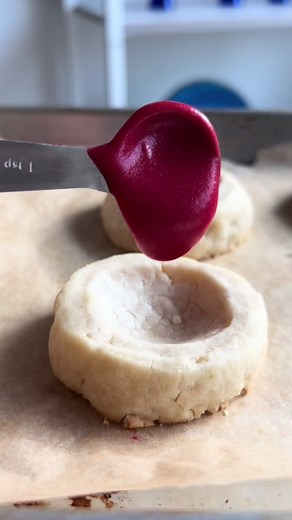 Easy Valentines day cookies - revipe on blog #cookies #vakentinesday #valentinesdaycookies #easyrecipe #bakingtok