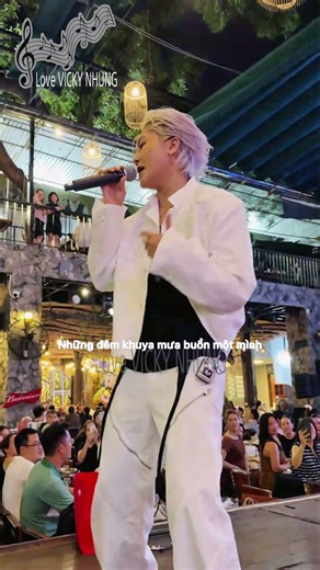 Cuối tuần rồi, bật remix lên và quẩy hết mình thôi! 🎶🔥#vickynhung #lovevickynhung