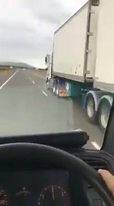 Aussie man gives a lesson on how to drive on the highway | AutoCraze