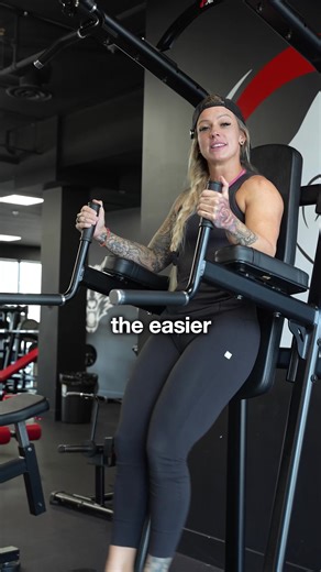 This piece of equipment trains your core. Do you use the elbow pads or handle bars? Comment below 👇