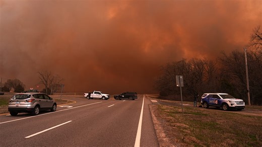Live updates: More than 200 homes destroyed; wildfire risk in Oklahoma continues Saturday