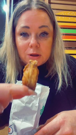 Delicious Eating Moments: Food Adventures on Camera