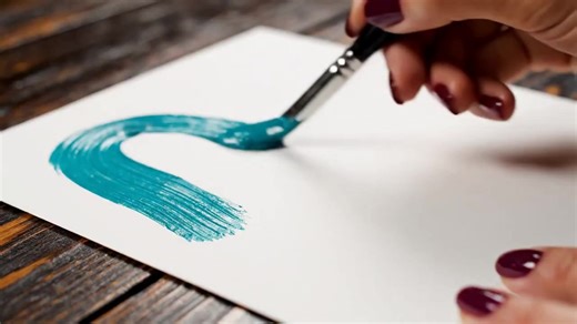 💥 TẶNG MỌI NGƯỜI 1 CHIẾC PROMPT VEO3.1 CỰC CUTE – LÀM CLIP ASMR VẼ ĐỘNG VẬT BIẾN HÓA CỰC KỲ ẢO! 💎 Prompt mẫu – ASMR: Close-up shot of a hand holding a paintbrush, painting on a white sheet of paper placed on a wooden desk. As the brush glides, vivid color paint flows smoothly then suddenly transforms into living [ANIMAL] [COLOR] emerging from the strokes. The painted color perfectly matches the material’s tone. [MULTIPLE or JUST ONE] creatures burst out gracefully, moving and interacting as if