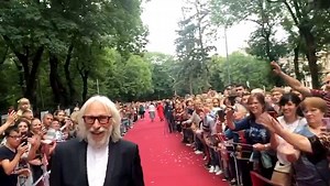 369K views · 19K reactions | Quand ils m’accueillent, les Russes ne font pas les choses à moitié. Merci à eux. Pierre Richard | Pierre Richard | Facebook