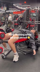 training on your period is always something🥲 a reminder that if you need to take that first day or 2 off on your cycle THAT IS OKAY! but for me, personally, working out (no matter the movement!) helps with my cramps and how i feel AFTER! just getting there and getting through is always the hardest part 😅 proud of women for what our bodies go through each month & how we still push through! 🤍 shout out to @mmerisah_ for always being a light when i see her! wearing @oneractive — support link in 