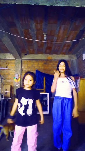 Videos de Aracely y Samanta (@aracely_torres5) con “DJ No Pare (feat. Zion, Dalex, Lenny Tavárez) [Remix] - Justin Quiles & Natti Natasha & Farruko”