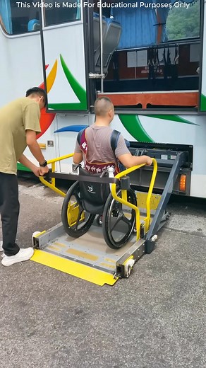 42K views · 474 reactions | How Truck Drivers Help People with Disabilities勞 #truck #driver #help #people | Khushi Truck driver | Facebook