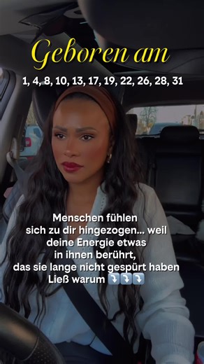 WARUM SICH MENSCHEN IN DICH VERLIEBEN Dann verlieben sich Menschen in deine Stärke. Dein Magnetismus liegt in deiner Verlässlichkeit und deinem Charakter. Man spürt bei dir sofort: Mit dir wird man besser. Selbst Menschen, die nach außen stark wirken, können sich neben dir fallen lassen. Warum? Weil du Struktur bist. Halt. Fundament. In dich verliebt man sich, weil: •du klar, selbstbewusst und stabil bist •man sich auf dich verlassen kann •du ein Gefühl von Schutz gibst •du eine starke, geerdete