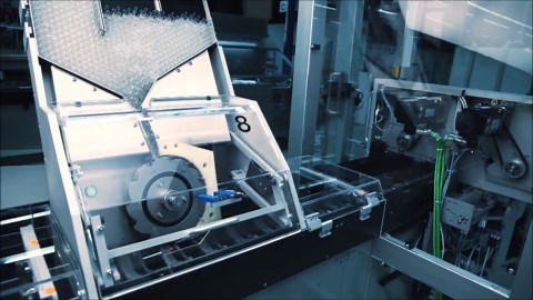 德国IWK通用连续运动装盒机SC4加工过程