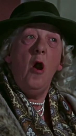 Margaret Rutherford wins an Oscar in The VIPs #academyawards #margaretrutherford #missmarple
