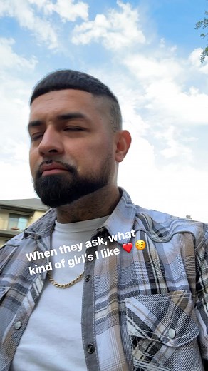 268K views · 15K reactions | One time for my brown eyed girls ❤️ “Love Me Back” Louie Thesinger | LouieTheSinger | Facebook