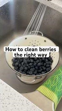How to Properly Clean Berries 🍓 | Dirty Dozen Fruit Cleaning Hack #kitchentips #cleaning