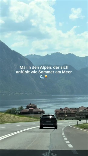 Der Mai in Österreich hat etwas Besonderes: Man kann ganz spontan den Sommer erwischen. ☀️ Die Badesaison am Solarbad Altmünster am Traunsee ist einfach ein Traum — warmes Sonnenlicht, kristallklares Wasser und ein unglaublicher Blick auf die Berge. Fast wie ein kleiner Meeresurlaub mitten in Österreich. Genau dieser perfekte Vibe: Aperol in der Hand, ein gutes Buch, entspannen auf dem gepflegten Rasen direkt am Wasser und einfach den Moment genießen. 🍹📖 Diesen Sommer zeige ich euch noch mehr 