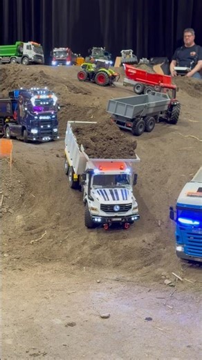 This truck setup is pure satisfaction 😌 #rctrucklife #scalemodel #rcmachines #constructionvibes