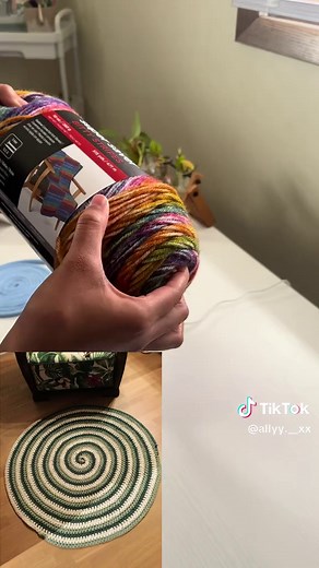 Cool Girl Crafts: DIY Spiral Rug 🌀✨
