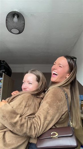 Matching with bae @Bella brown 👩‍❤️‍💋‍👩👩‍❤️‍💋‍👩