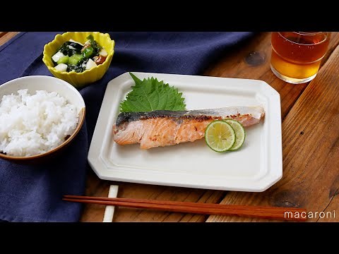 【鮭の塩麹焼き】漬けるだけでふっくら焼き上がる！お弁当にもピッタリ♪｜macaroni（マカロニ）