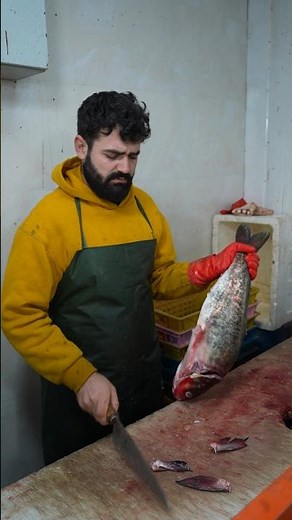 Street Seafood Market – Fastest Fish Cleaning Ever!