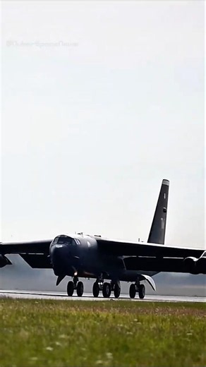 This B-52 Takeoff Creates a Shocking Wake