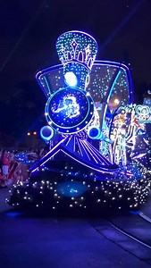 Star Light, Star Bright… ✨ Magic Kingdom’s new nighttime parade, Disney Starlight: Dream the Night Away, soft opened on this magic night 🥹 The last nighttime parade, Main Street Electrical Parade ended in October 2016, so it’s been nearly a decade without one at Magic Kingdom! 🏰 You can watch the full parade video now on our YouTube! 📺 Are you excited about the return of nighttime parades? ✨ Let us know in the comments! #wdw #mk #waltdisneyworld #disneyparks #wdw #magickingdom # | WDW News To