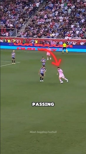 This is why Messi is a football prodigy 🤯