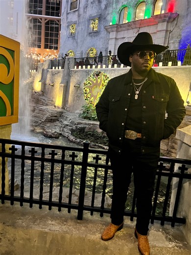 Now that’s style ✌🏿👊🏿💥..American Hat Company Ariat Wrangler Dan Post Boot Company #western #westernlifestyle #westernfashion #allblackeverything #fyp | Charles Fields