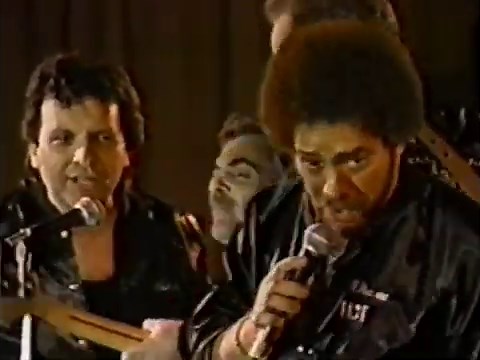 Larry Chance and the Earls: "Lookin' For My Baby" Live 1989