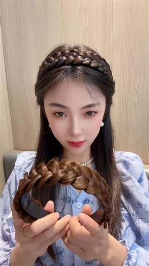 Headband looks so pretty this way Hairstyles are this simple Just a quick tie and you'll look good