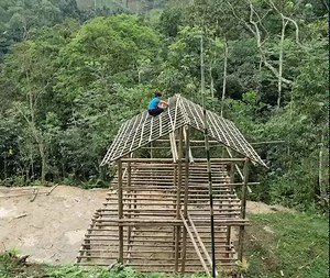How to roof a 2-storey bamboo house with palm leaves | Mother Life