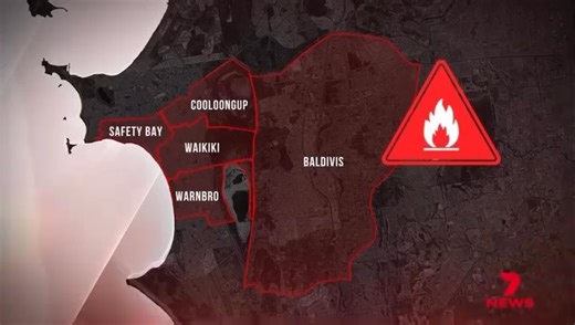 An out-of-control bushfire is threatening homes in Perth’s south, shutting down public transport and forcing evacuations in Cooloongup, Waikiki and Warnbro. #7NEWS | 7NEWS Perth