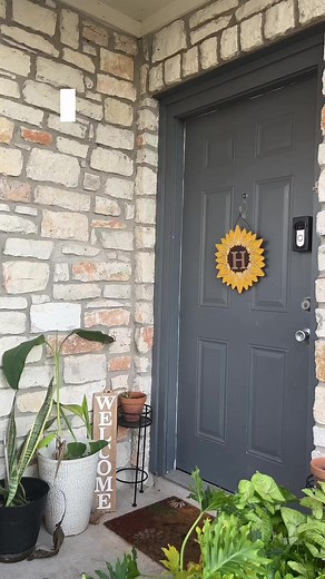 When you catch the mailman in your house zipping up his pants 🤨 #awkwardwalkout #unexpectedvisitor #bigtiny #mailmanmishap #packagesonthedoorstep #strangerdanger | Atxhills