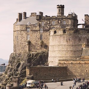 If you could have a sleepover in one of Britain’s most iconic buildings, which would you choose? | Booking.com