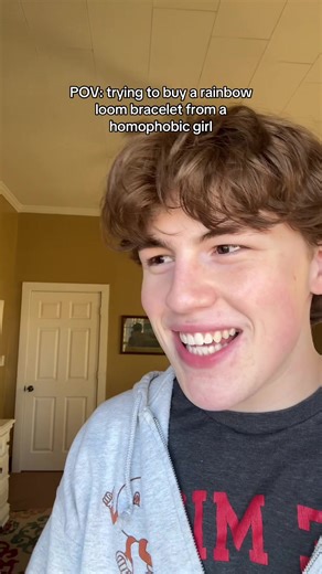 laytenkaid (@laytenkaid)’s video of Rainbow Loom