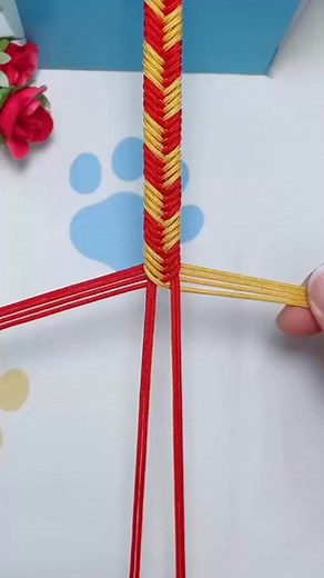8.1K views · 29 reactions | Instructions for tying beautiful and simple cross bracelets #diy #crafting #crafts #viralreels #foryoupagereels #bracelet | Craft ideas94 | Facebook