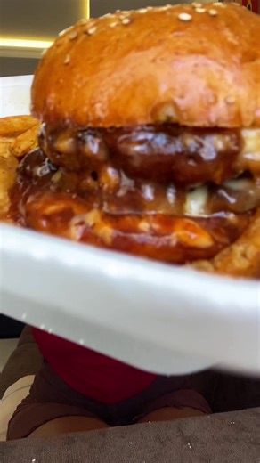 9/10! 1 Texas style burger, 740 without delivery fee. @Simple bistro addis @beU delivery#foodtok #burger #simplebistro #foodreview #Herbites #foodlover #mukbangvideo #ethiopian_tik_tok🇪🇹🇪🇹🇪🇹🇪🇹 #mukbangvideo #ethiopian_tik_tok🇪🇹🇪🇹🇪🇹🇪🇹 #foodtok