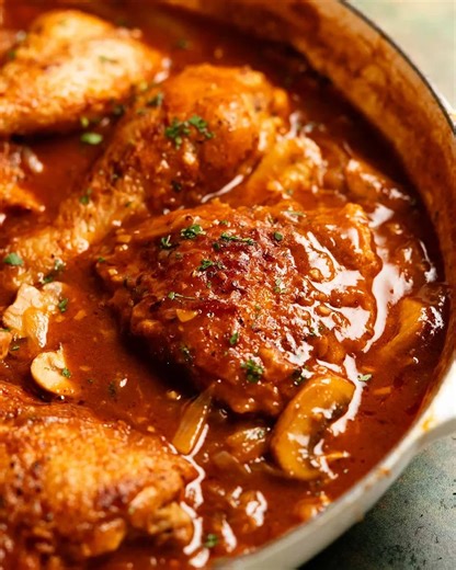 🎉JUST IN🎉 Chicken Chasseur – JB’s debut recipe! So good it made me stop mid-bite and wonder why I’ve never made it before! https://www.recipetineats.com/chicken-chasseur/ | RecipeTin