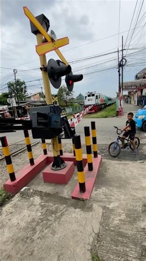 Train at JPL 232 🚂🚃