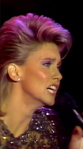 Olivia Newton-John Sings “Jolene” Live — Pure Magic (1982) ✨ #80smusic #olivianewltonjohn