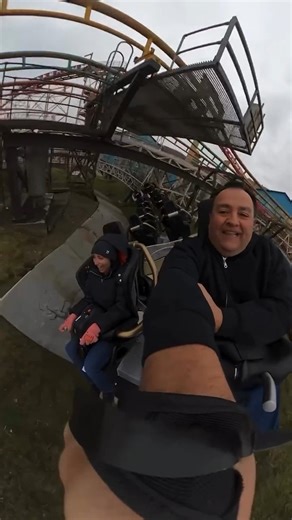 Who else loves to spin on roller coasters? | Theme Park Review