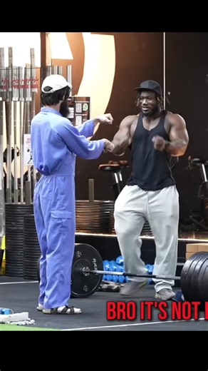 Anatoly prank with 😜💪 Bodybuilders #anatoly #gym #anatolyprank #unitedstates #bodybuilding