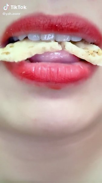 #asmrlips #asmreating #asmrsounds #asmrfood #губы #foodtiktok #eatingsound #mukbang #mukbangeatingshow