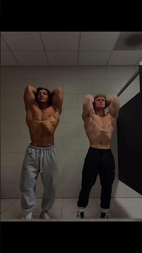 Muscle-building physique comparison#fitness #gymlife #muscle #bodybuilding