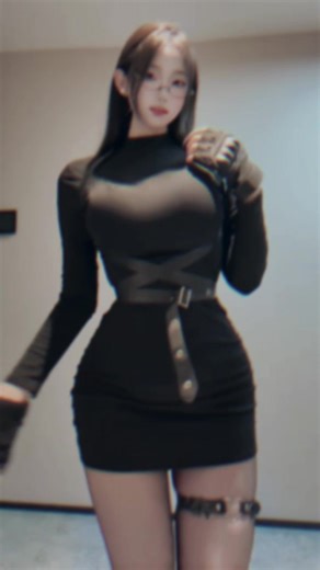 Baile de Cosplay con Chica Asiática