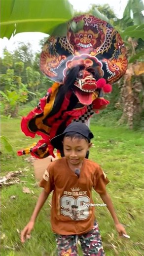 OH NO, THE BARONGAN IS OUT😂#barongan #funny #viral #kids #children #reogponorogo #jaranan #bantengan