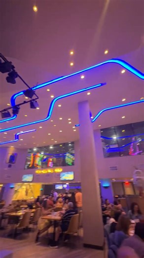🎸 ¡Sábado para pasarla SÚPER BIEN! 🎉 En Hard Rock Cafe Ponce 🎸la vibra 🍃 se siente desde que llegas: 💃 🍔 Comida espectacular 🎶 Música en vivo 🎸 Memorabilia icónica 💃 Un ambiente único y la mejor gente 🤩 Aquí TODOS 🤩 la pasan bien. 👉 Ven y disfruta tu sábado al máximo en el ÚNICO Hard Rock Cafe de Puerto Rico. 🇵🇷 📍⏲ Restaurante: 11am – 10pm 🎁 Rock Shop: 11am – 10pm 🎸 Live Band: 6:30pm – 9:30pm 📞 Contáctanos: 787-861-7080 📍 Cómo llegar: https://maps.app.goo.gl/mPexWE3muYT5mp7v9 