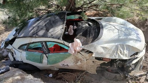 Se lucía con su Ferrari de 300 mil dólares en la Ruta de los Siete Lagos y terminó generando un desastre