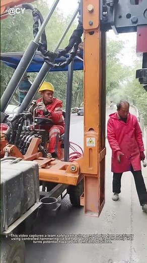 "Smart Pipe Extraction! 🔧 Watch Workers Safely Remove Tubes with Precision Hammering"