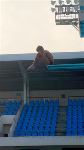 Tuck roll 3m spring board 🇱🇰 #diving